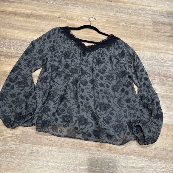 ASTR Size L Floral Gray and Black Ruffled Long Balloon Sleeve Blouse - Picture 9 of 13